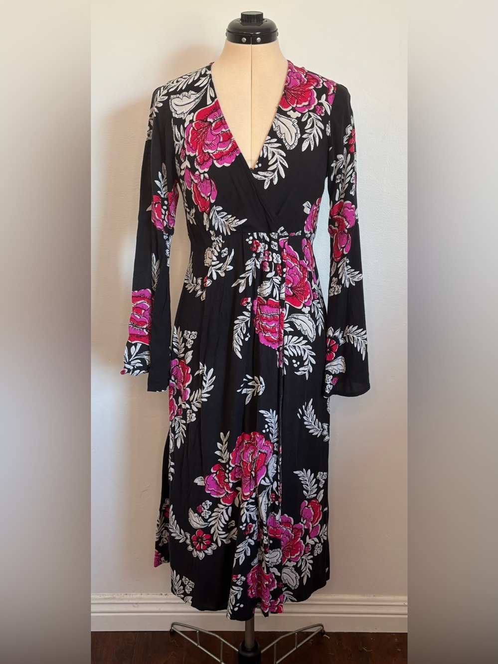 Billabong Black Fuchsia White Floral Faux Wrap Kimono Midi Dress, Bell Sleeve, S